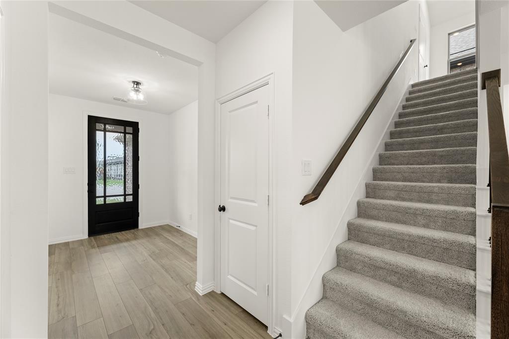 802 Roanoke Property Photo 3