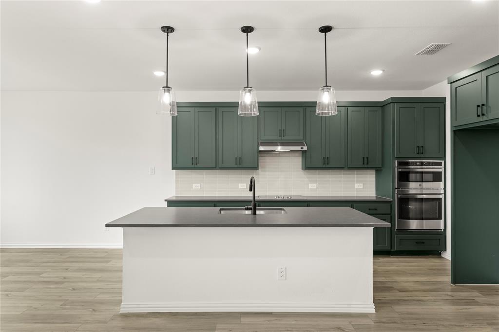 802 Roanoke Property Photo 9