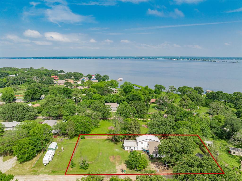 1039 Red Bird Property Photo 1