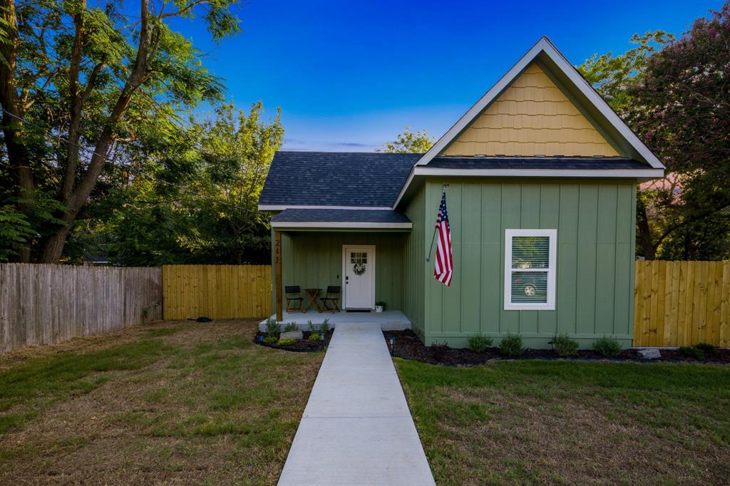 211 Pecan Street Property Photo 1