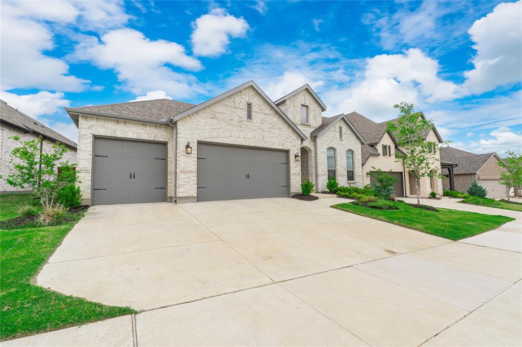 9415 Royal Forest Drive Property Photo 1