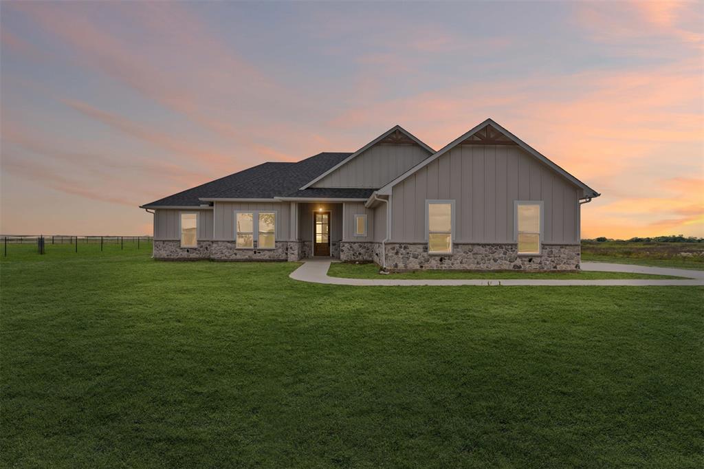 2061 Goodwyn Road Property Photo