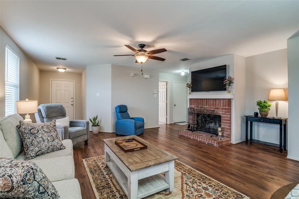 719 Gallant Court Property Photo 3