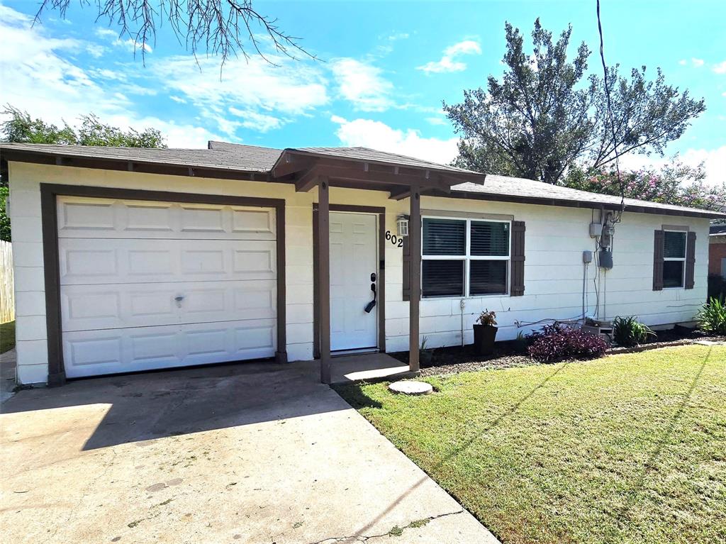 602 N Cates Street Property Photo 1