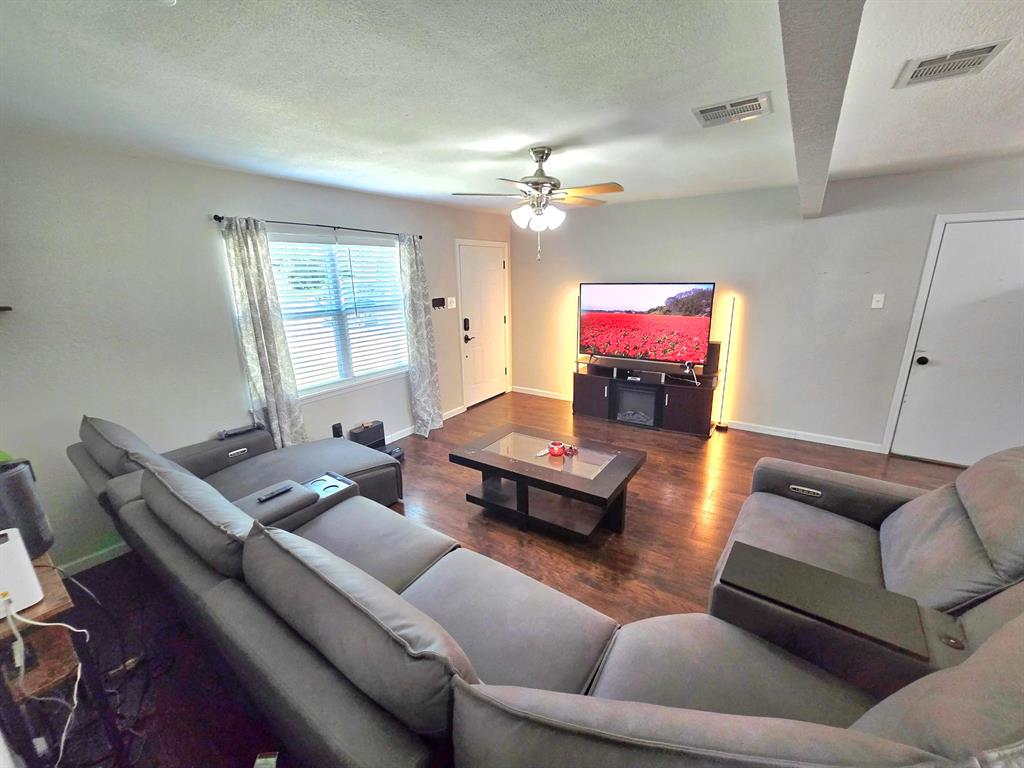 602 N Cates Street Property Photo 3