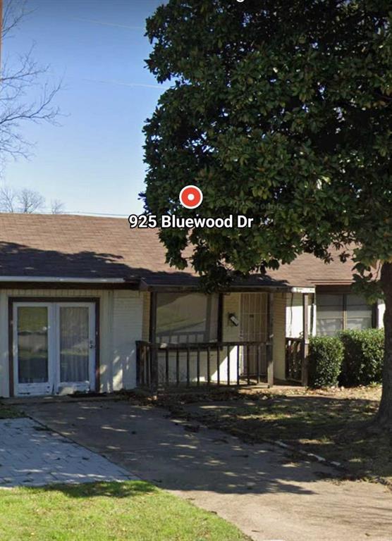 925 Bluewood Drive Property Photo