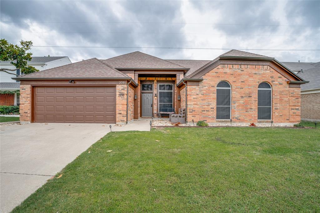 209 Commonwealth Circle Property Photo 1