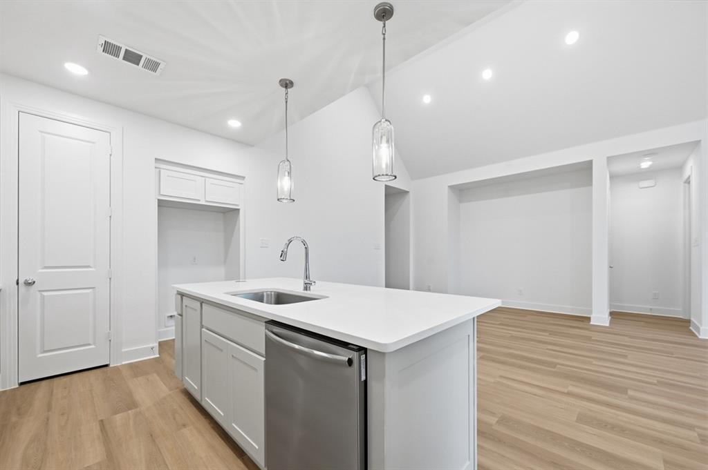 1050 Bearing Street Property Photo 4