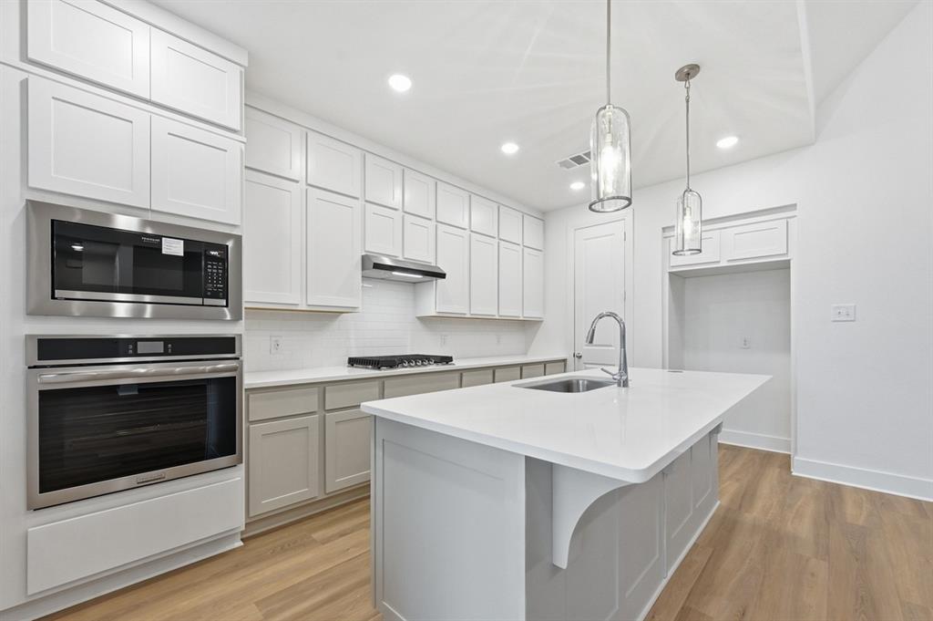 1050 Bearing Street Property Photo 5