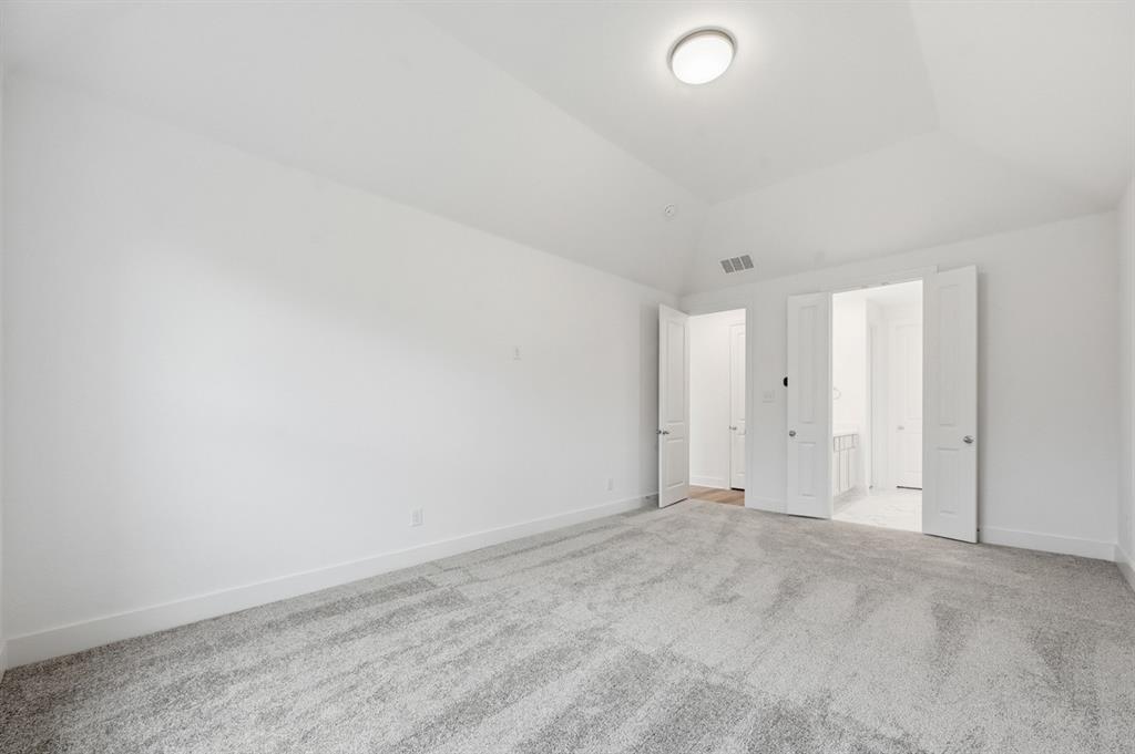 1050 Bearing Street Property Photo 12