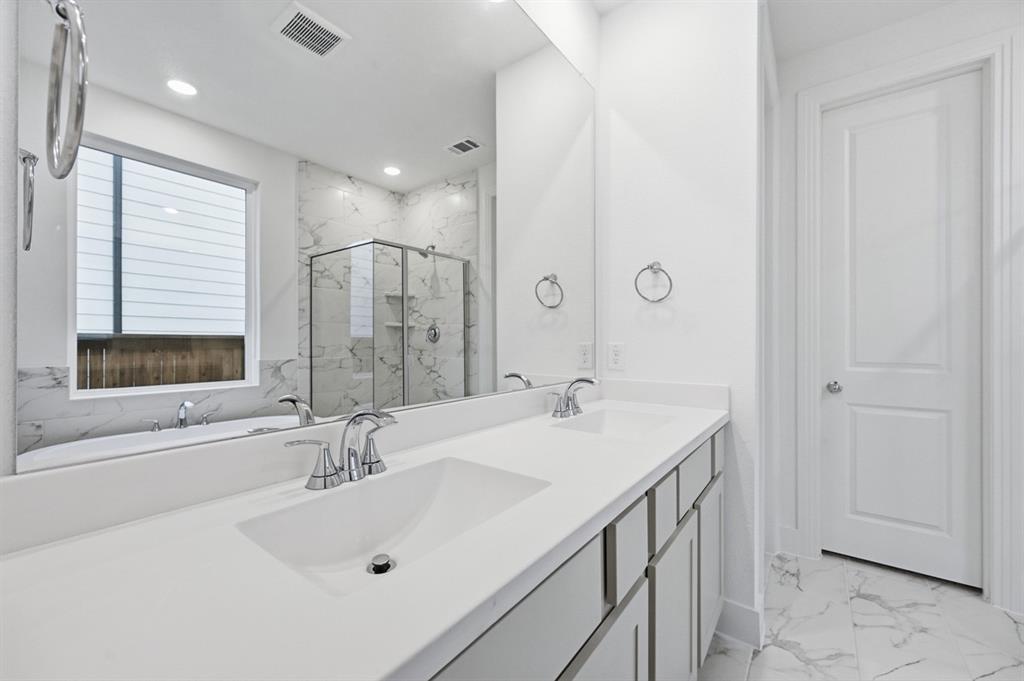 1050 Bearing Street Property Photo 13