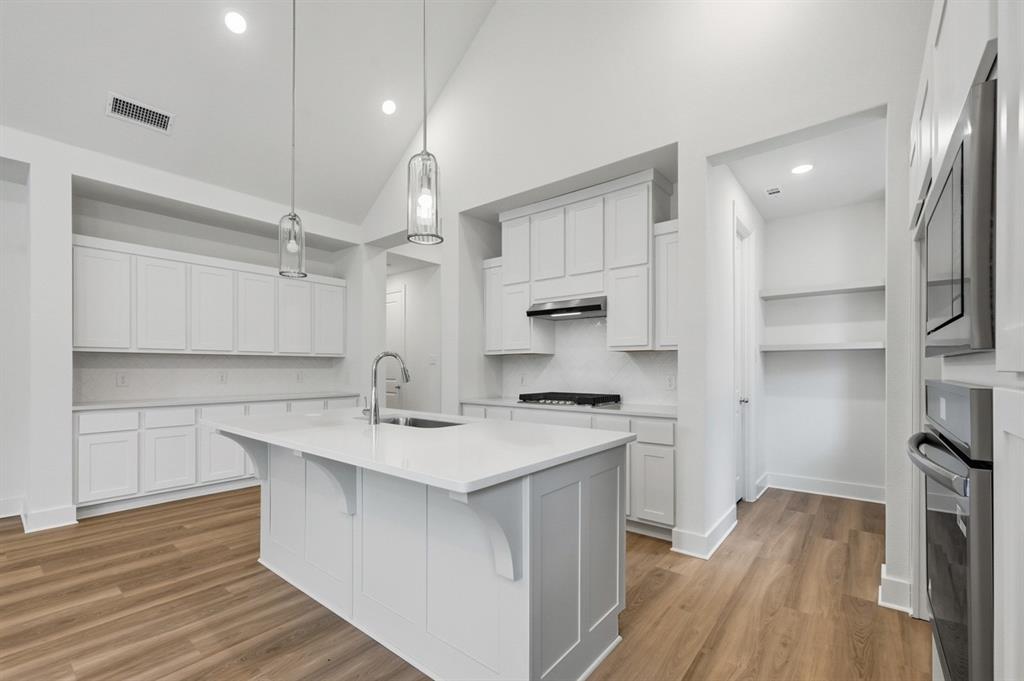 1046 Bearing Street Property Photo 2