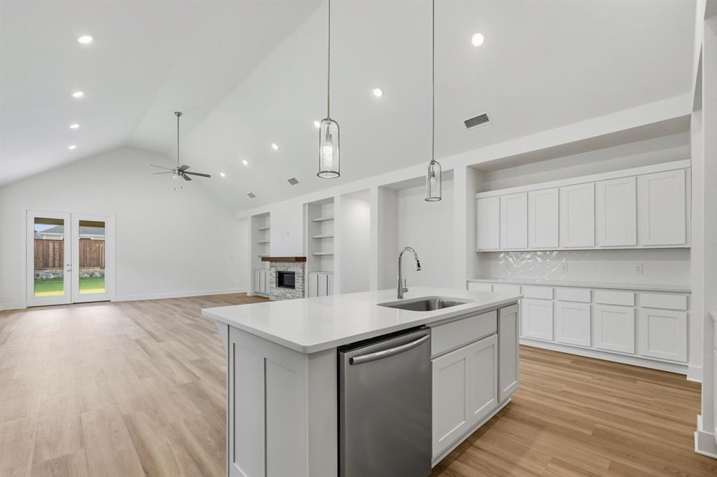 1046 Bearing Street Property Photo 3