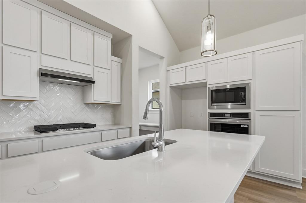 1046 Bearing Street Property Photo 4