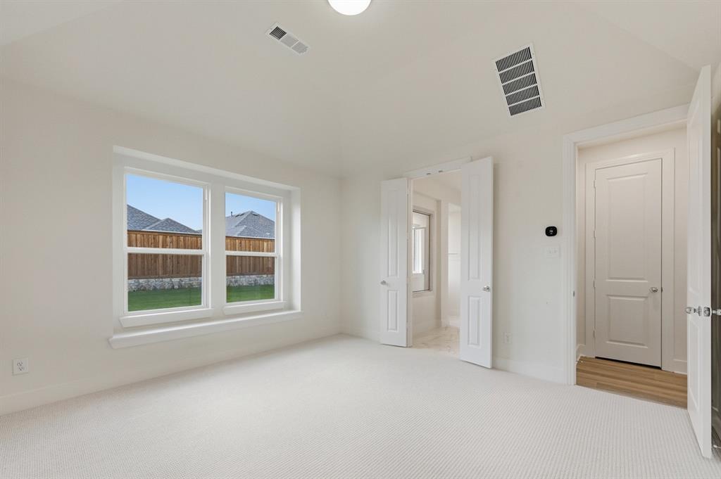 1046 Bearing Street Property Photo 11