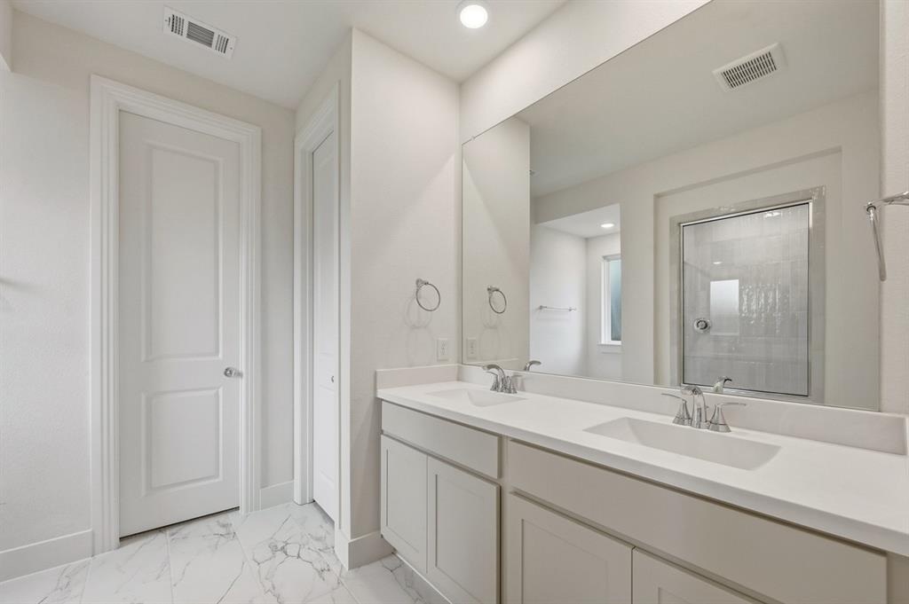 1046 Bearing Street Property Photo 12