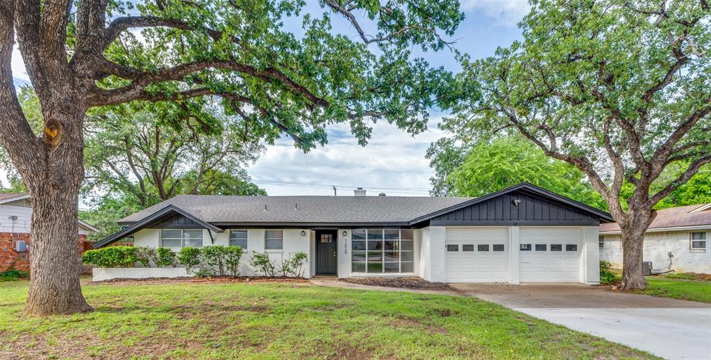 7220 Ellis Road Property Photo 1