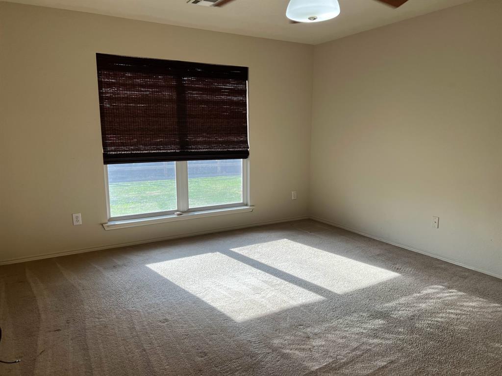 909 Zoe Street Property Photo 5