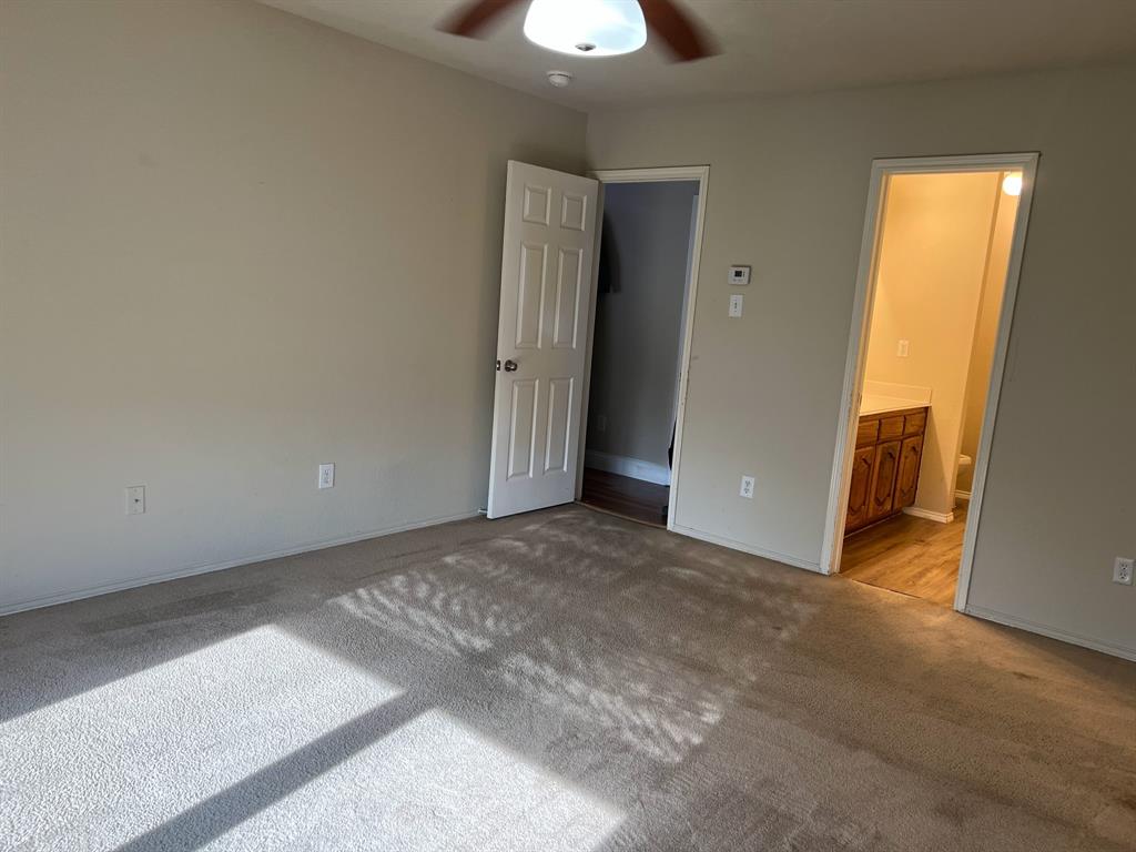 909 Zoe Street Property Photo 7