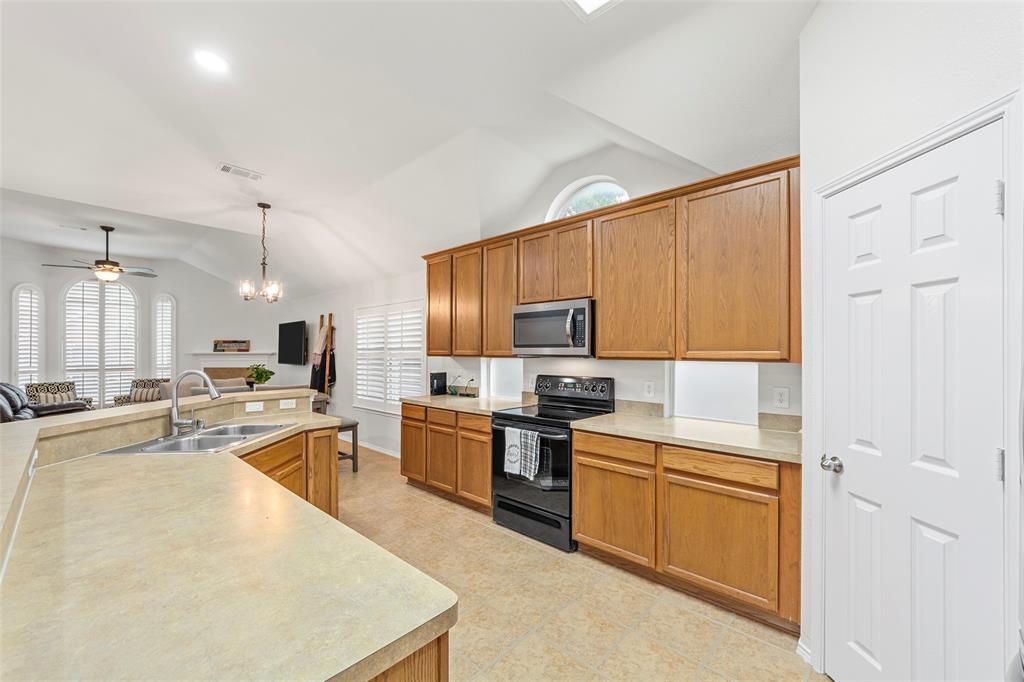 2505 Canyon Bay Property Photo 8