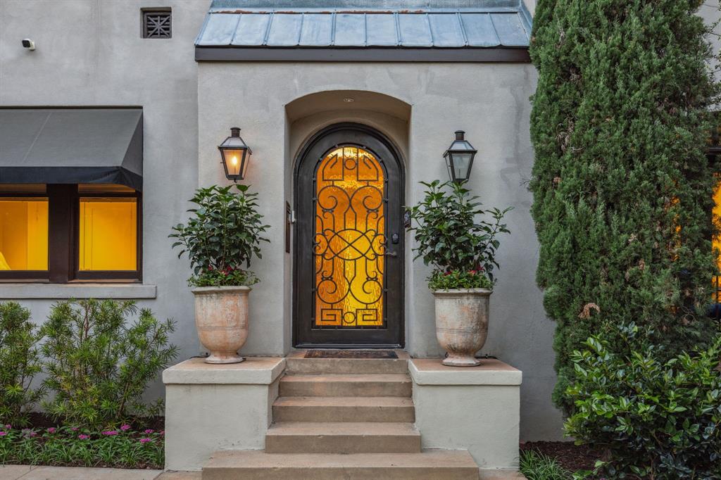 2560 Cockrell Avenue Property Photo 2