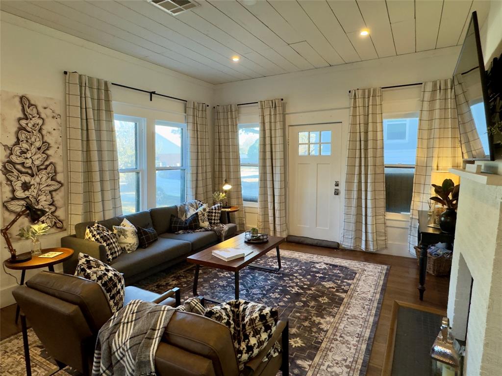 2018 Columbus Avenue Property Photo 3