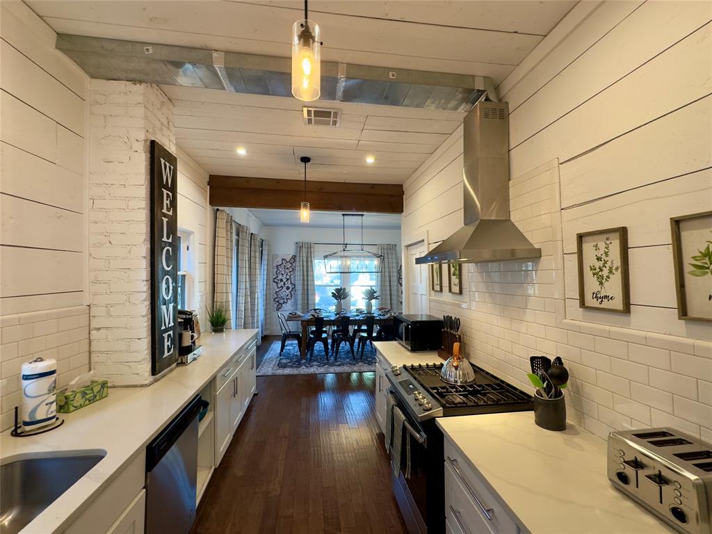 2018 Columbus Avenue Property Photo 13