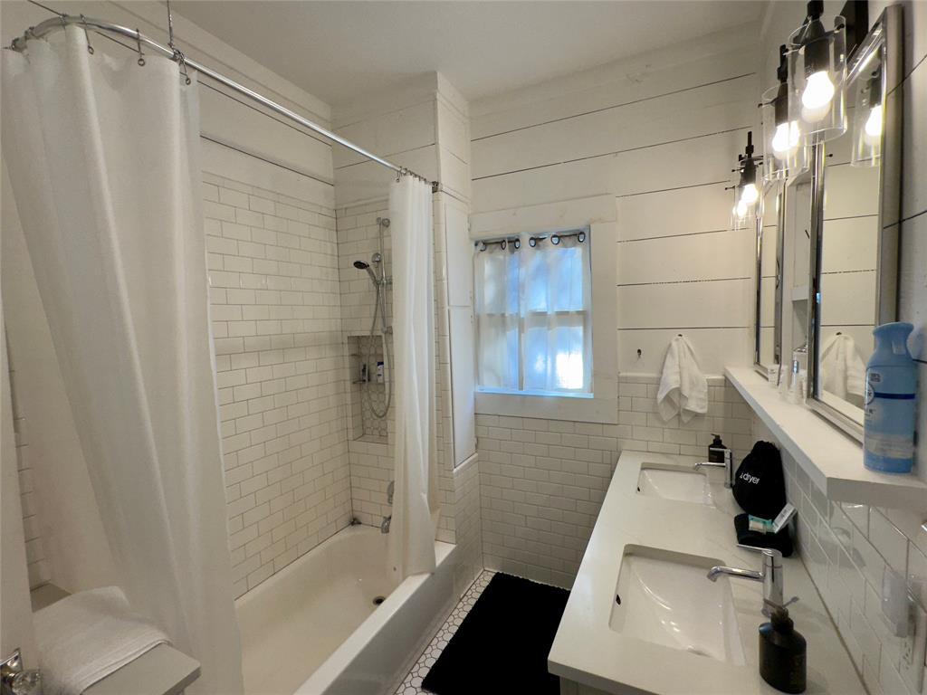 2018 Columbus Avenue Property Photo 22