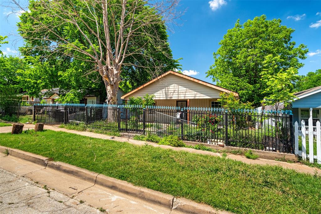 1117 E Harvey Avenue Property Photo