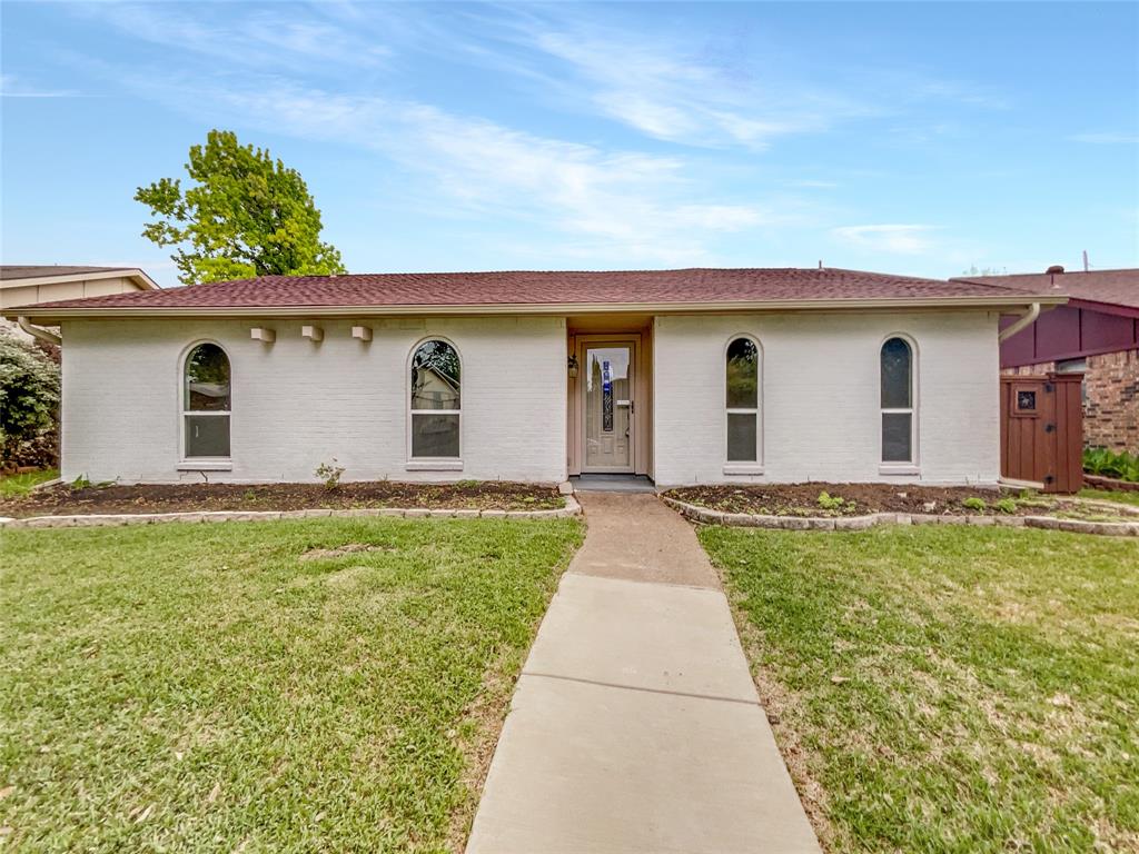 3128 Falkland Road Property Photo 1