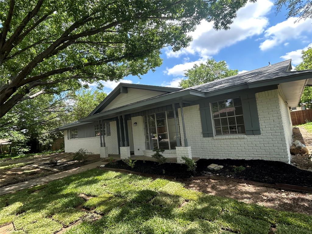 1109 Roman Road Property Photo