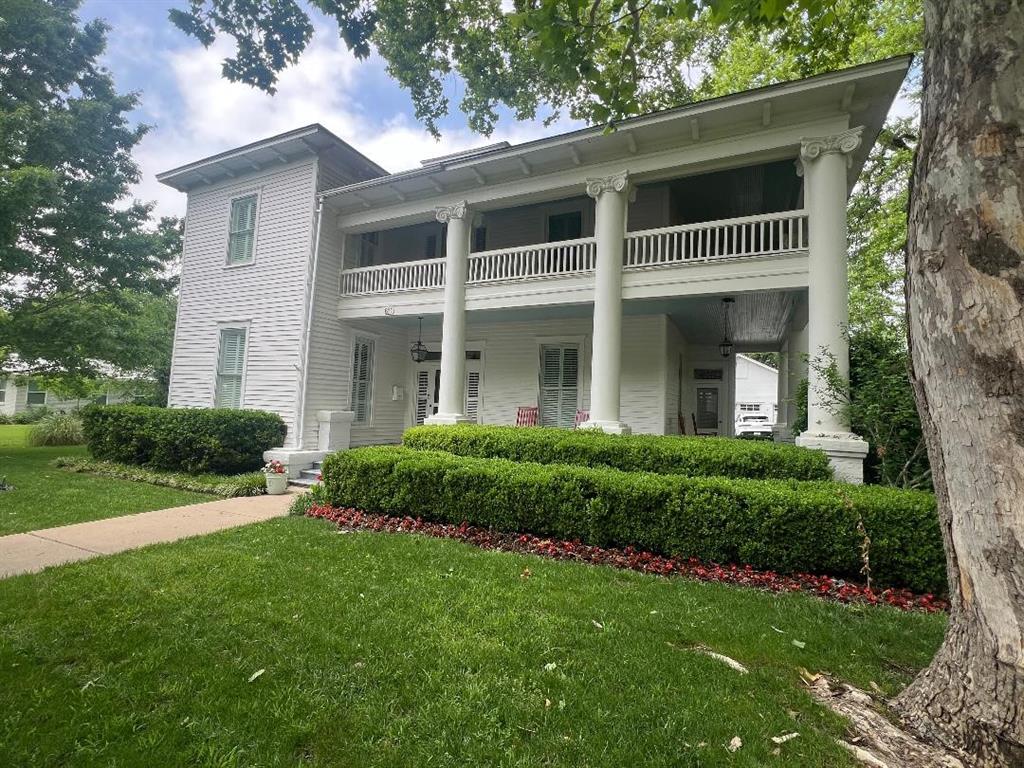 611 E Franklin Street Property Photo