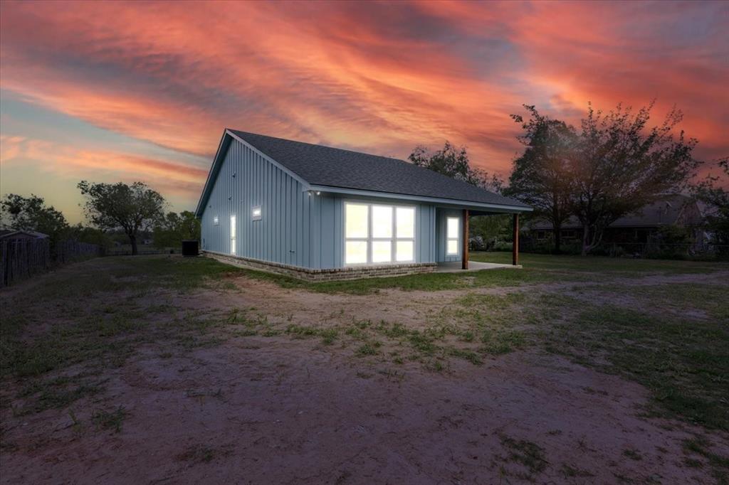 212 W. Davis Property Photo