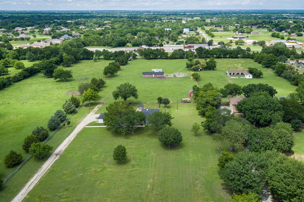 10 Estates Road Property Photo 15