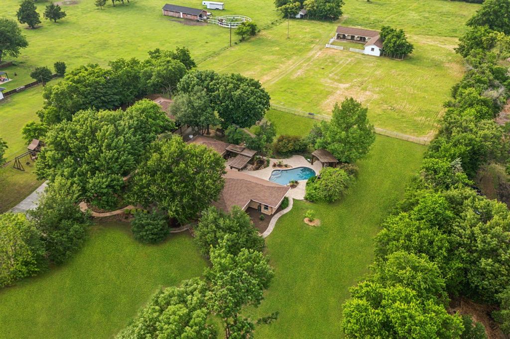 8 Estates Road Property Photo