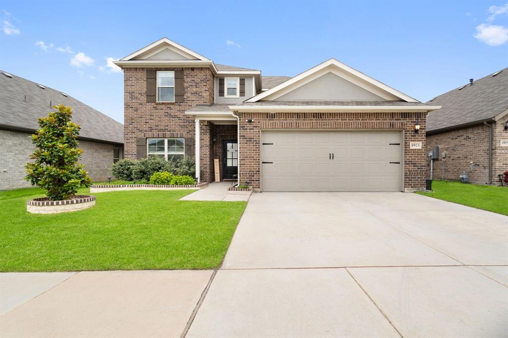 8925 Lantana Meadow Drive Property Photo 1