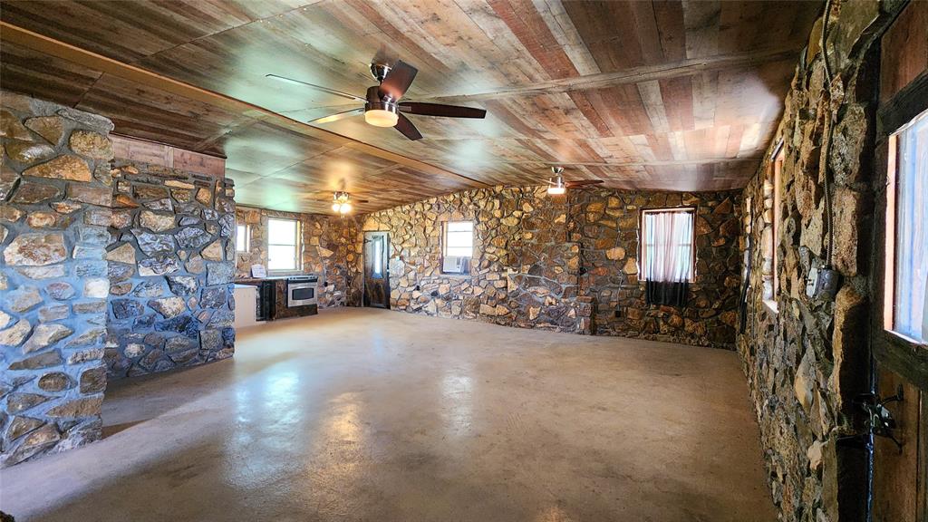 20086 Calvin Road Property Photo 5