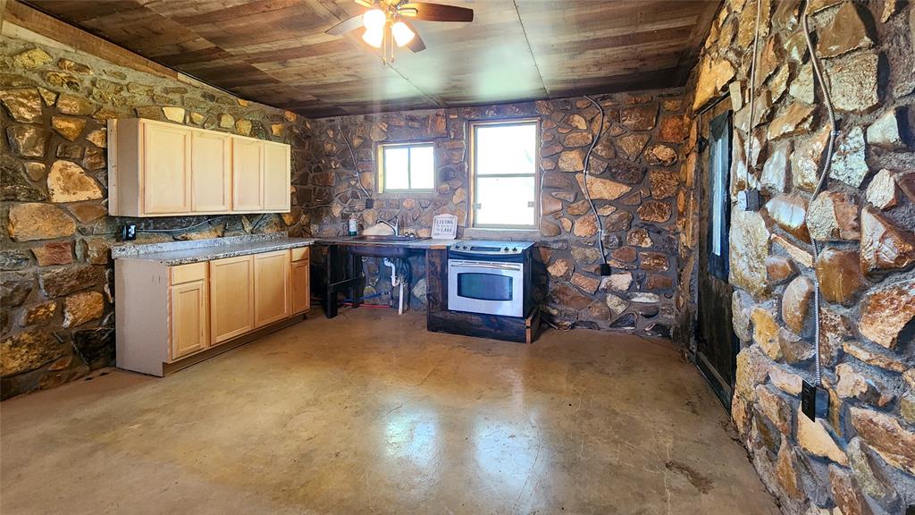 20086 Calvin Road Property Photo 6