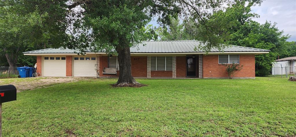 817 Holly Lane Property Photo