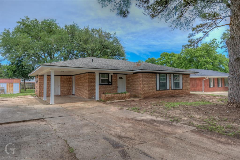 2611 Plantation Drive Property Photo 1