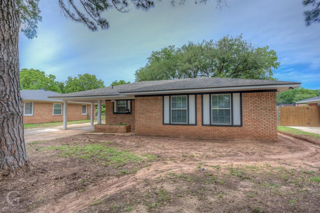 2611 Plantation Drive Property Photo 3