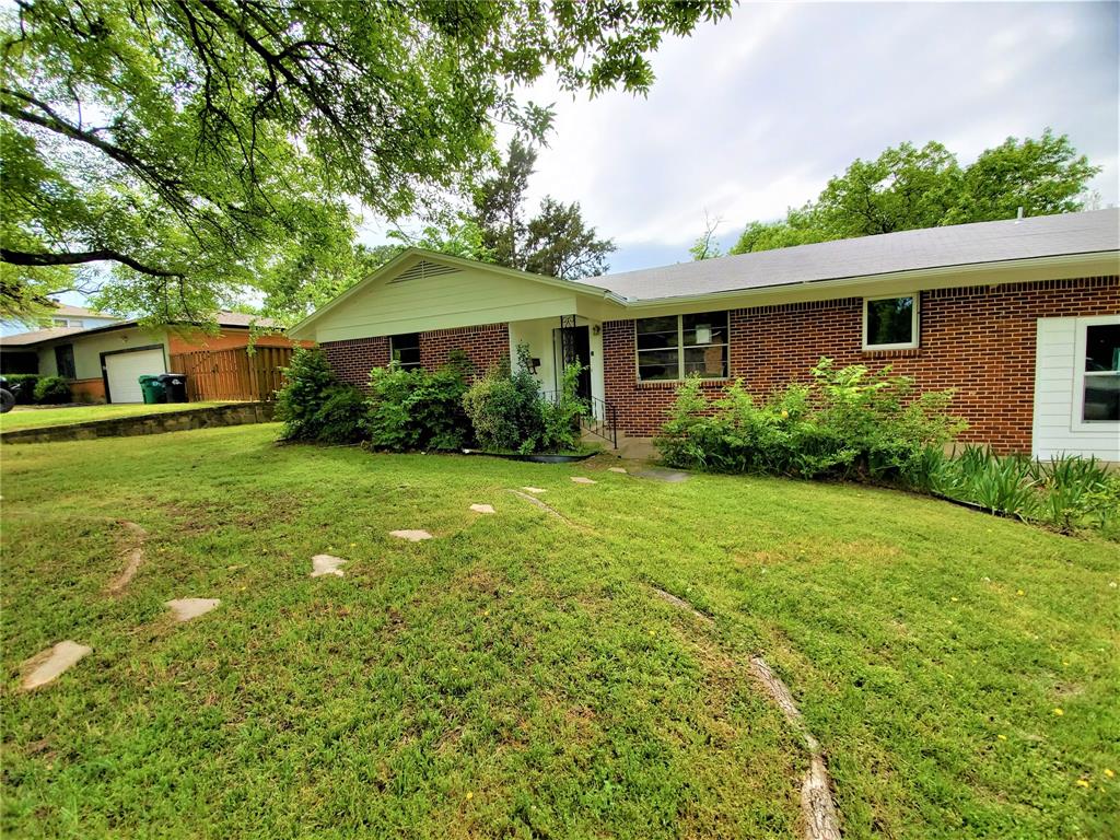 2115 Glenwood Lane Property Photo 1