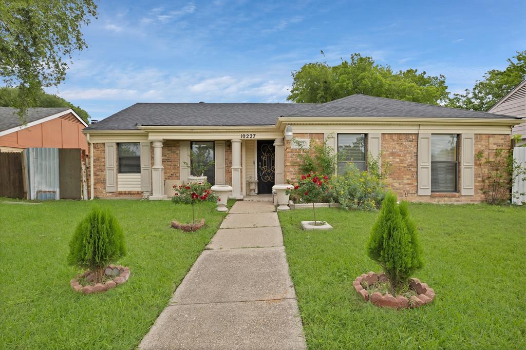 10227 Oak Gate Lane Property Photo 1