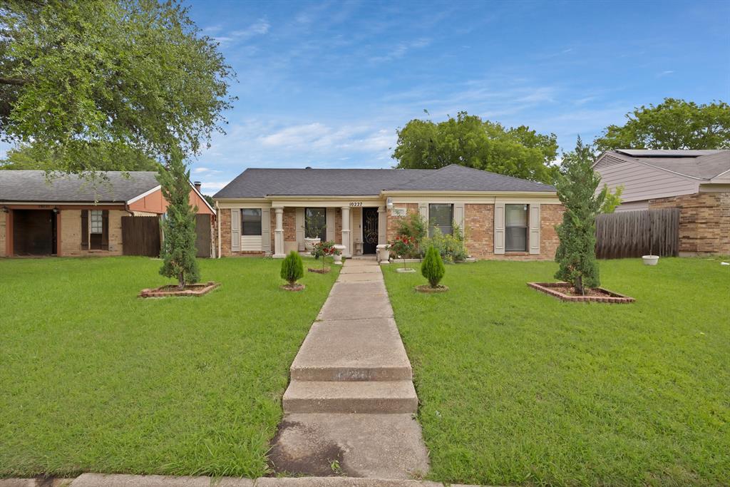 10227 Oak Gate Lane Property Photo 2