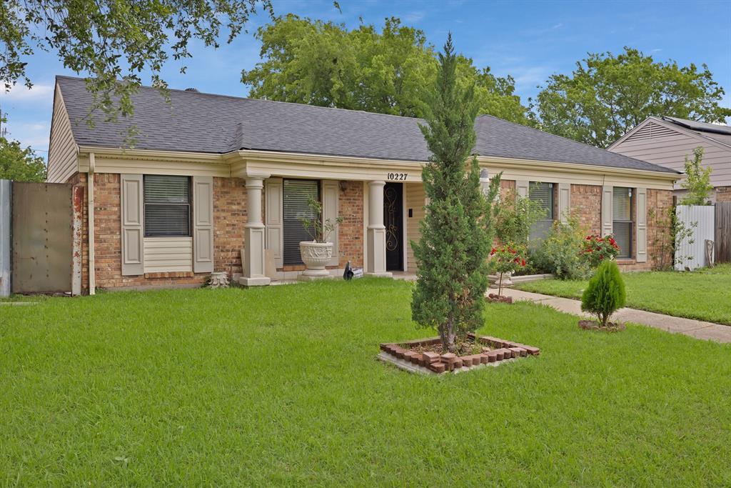 10227 Oak Gate Lane Property Photo 3