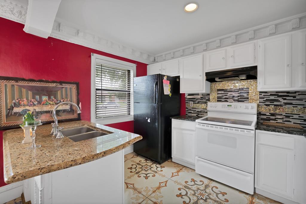 10227 Oak Gate Lane Property Photo 5