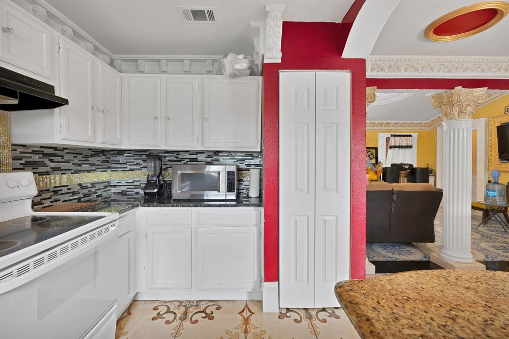 10227 Oak Gate Lane Property Photo 8