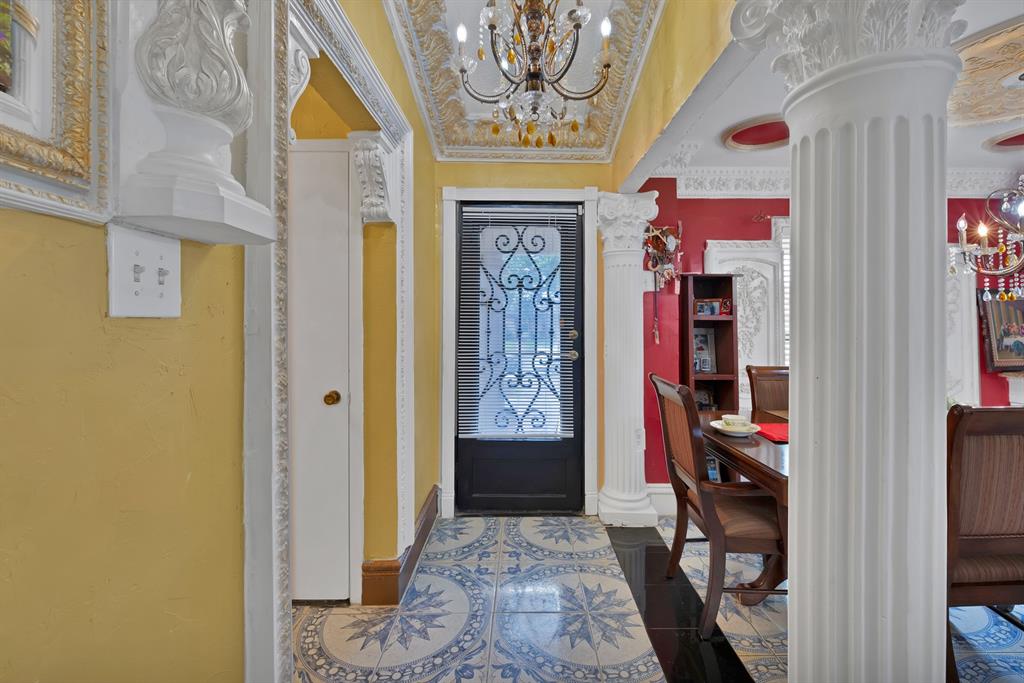 10227 Oak Gate Lane Property Photo 9