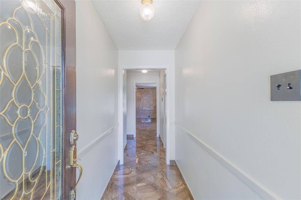2418 Ingleside Drive Property Photo 1