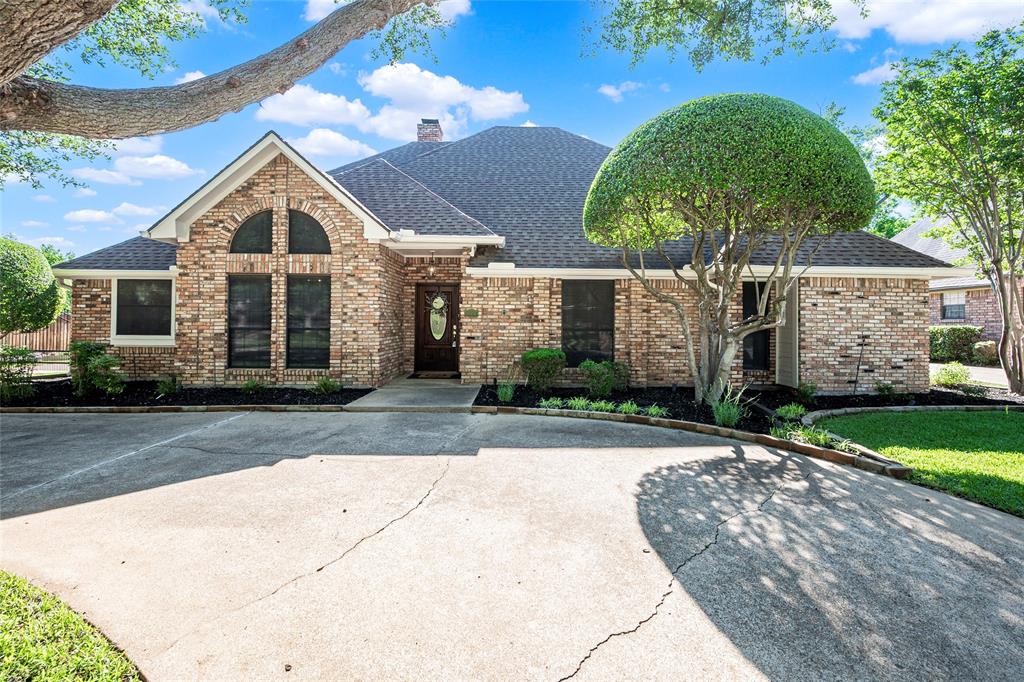 3221 Oak Tree Lane Property Photo 1